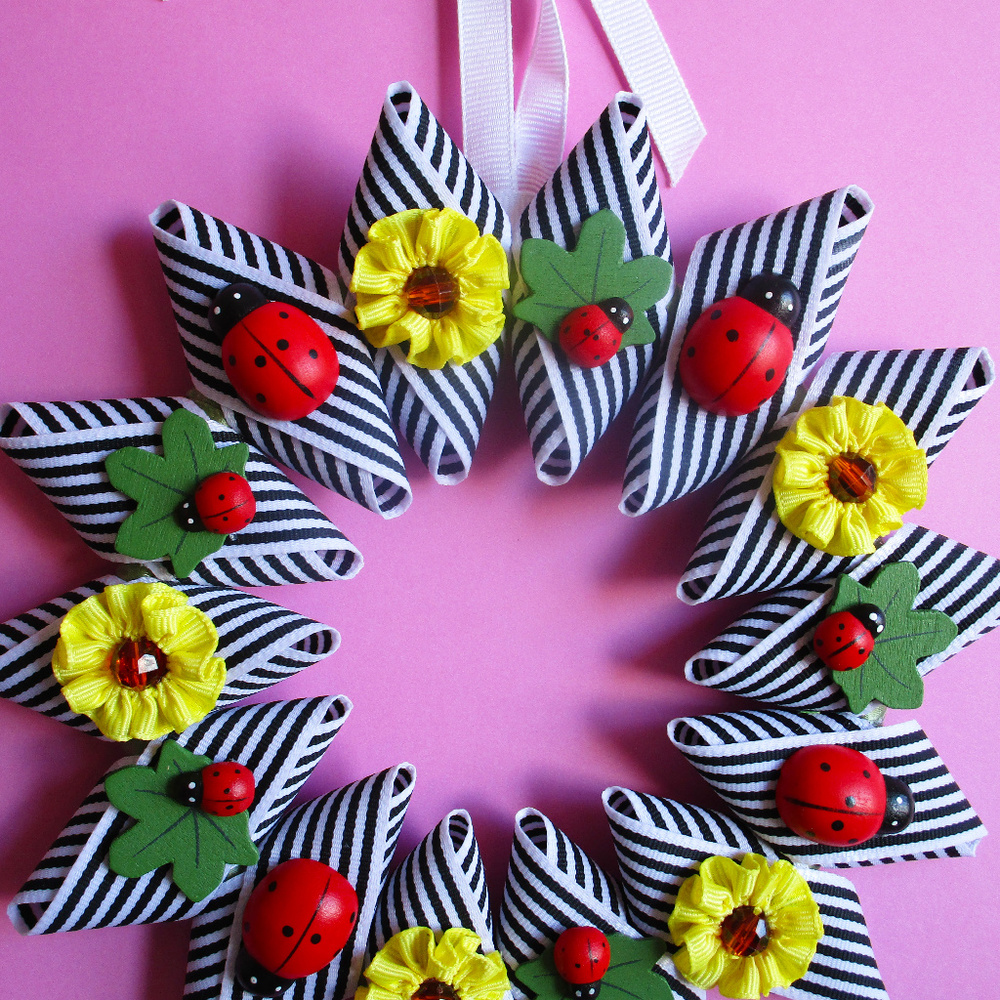 Ladybug Wreath - Picture 2 of 2